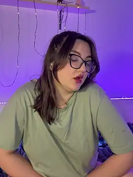 MiraLuccian online show from 12, 2, 2026