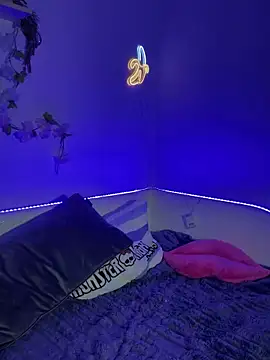 MiraLuccian online show from 9, 10, 2025