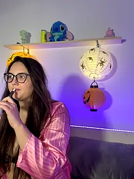 MiraLuccian online show from 14, 10, 2025