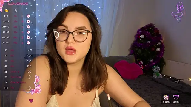 MiraLuccian online show from 5, 1, 2026