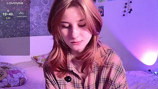 Snapshot of Cute_Cate404 chatting on 13, 11, 2025 Cute Cate404 online show from 13, 11, 2025