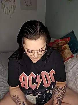 Saucy-Serenity online show from 25, 3, 2026