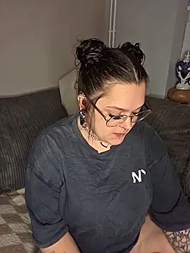 Saucy-Serenity online show from 26, 10, 2025