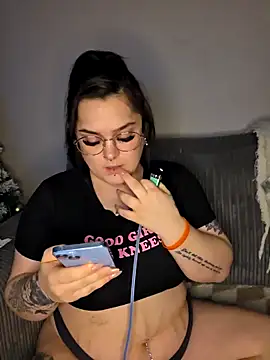 Saucy-Serenity online show from 26, 11, 2025