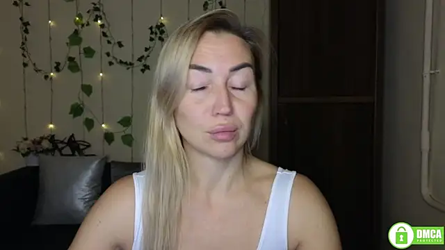 Kiss julli88I online show from 12, 11, 2025