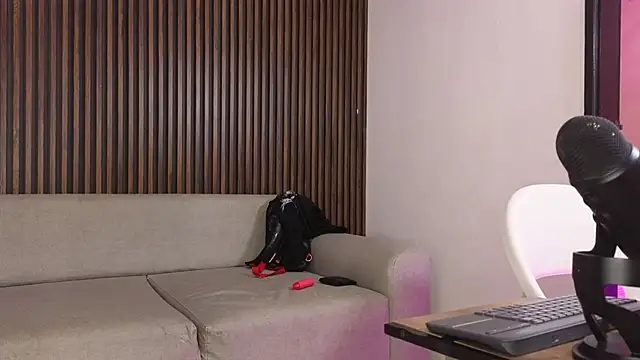 troy rouge online show from 8, 9, 2025