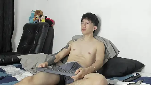 Snapshot of troy_rouge chatting on 12, 2, 2026 troy rouge online show from 12, 2, 2026