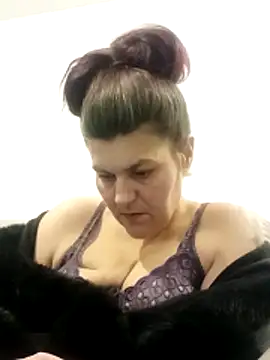 Curvy-Essex-Milf online show from 14, 12, 2025