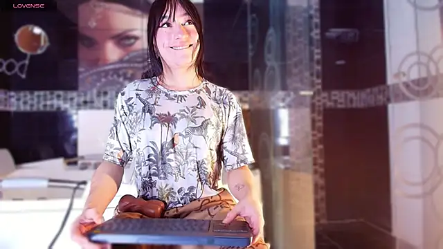 Small Hot19 online show from 2, 12, 2025