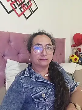 Snapshot of AlessandraLeroy chatting on 3, 6, 2026 AlessandraLeroy online show from 3, 6, 2026