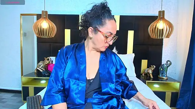 AlessandraLeroy online show from 10, 11, 2025