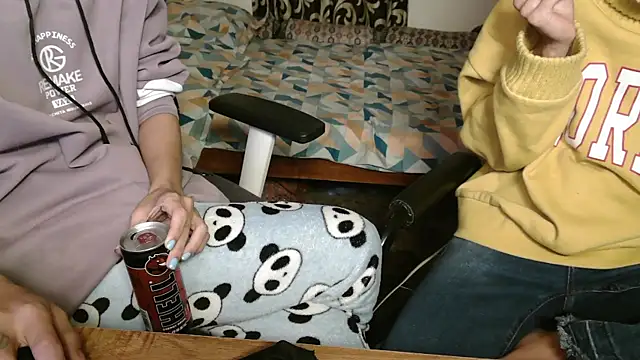 NaughtyThrouple007 online show from 18, 12, 2025