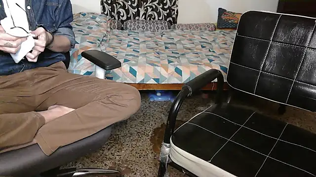 NaughtyThrouple007 online show from 14, 12, 2025