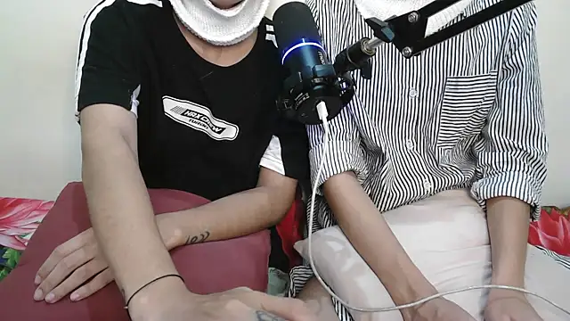 NaughtyThrouple007 online show from 14, 9, 2025