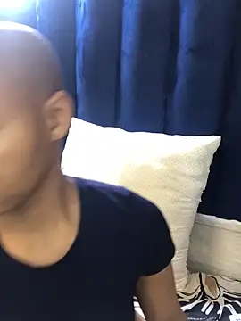 BondiBitch online show from 27, 10, 2025