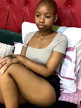 BondiBitch online show from 8, 10, 2025