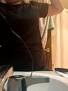 KITTYBOOBOOFUXX online show from 18, 11, 2025