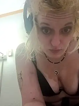 KITTYBOOBOOFUXX online show from 11, 1, 2026