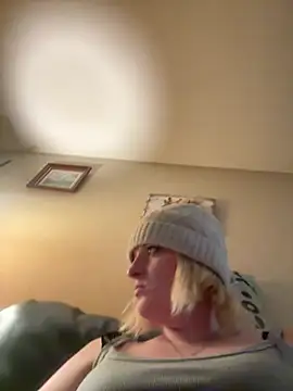 KITTYBOOBOOFUXX online show from 2, 2, 2026