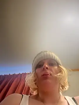 KITTYBOOBOOFUXX online show from 3, 2, 2026