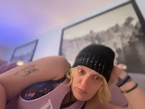 KITTYBOOBOOFUXX online show from 13, 4, 2026