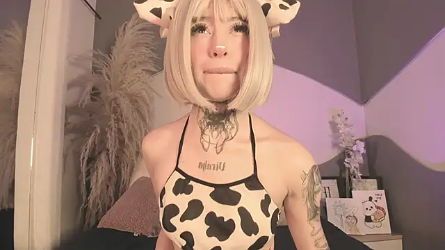 Snapshot of Zhally_Dee chatting on 8, 7, 2026 Zhally Dee online show from 8, 7, 2026