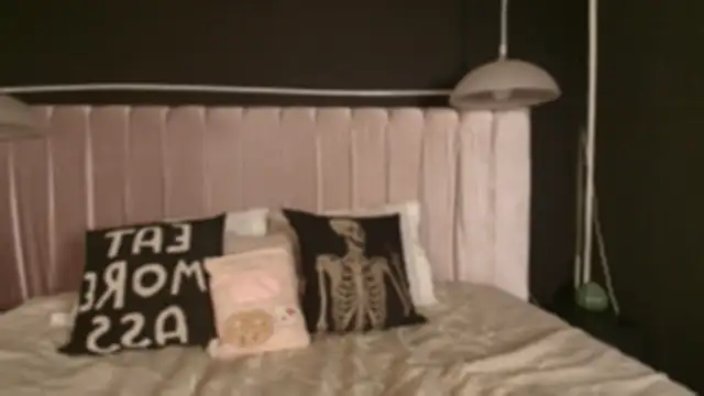 Zhally Dee online show from 21, 10, 2025