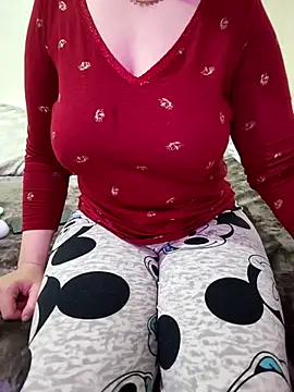 Snapshot of queen_belisima1 chatting on 1, 12, 2025 queen belisima1 online show from 1, 12, 2025