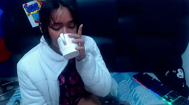 XxxReinaSexyBodyxxX777 online show from 11, 3, 2025