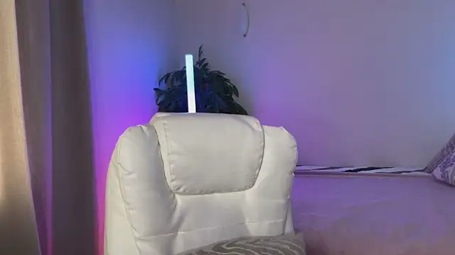  Vikky Moon  online show from 9, 5, 2026