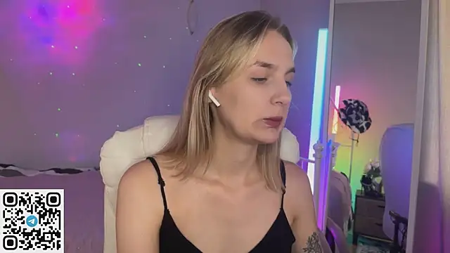 Snapshot of _Vikky_Moon_ chatting on 8, 7, 2026 Vikky Moon online show from 8, 7, 2026