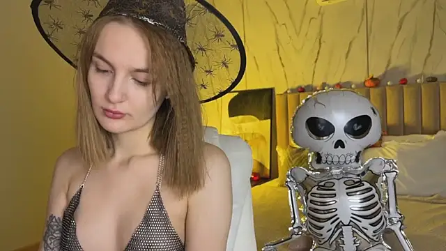  Vikky Moon  online show from 28, 10, 2025