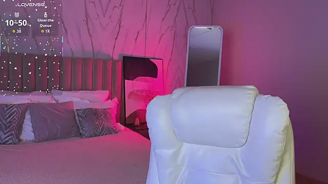  Vikky Moon  online show from 3, 10, 2025