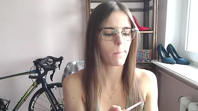 love megi online show from 18, 5, 2026