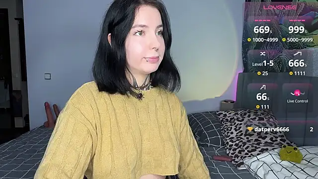 Snapshot of yourvodka chatting on 25, 11, 2025 yourvodka online show from 25, 11, 2025