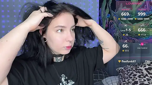 Snapshot of yourvodka chatting on 28, 11, 2025 yourvodka online show from 28, 11, 2025