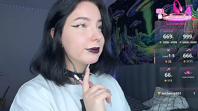 Snapshot of yourvodka chatting on 30, 10, 2025 yourvodka online show from 30, 10, 2025