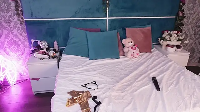 SunnyGlow online show from 5, 10, 2025