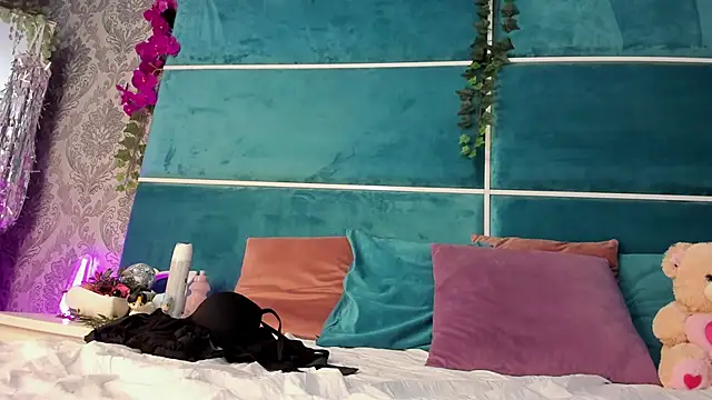 SunnyGlow online show from 4, 11, 2025