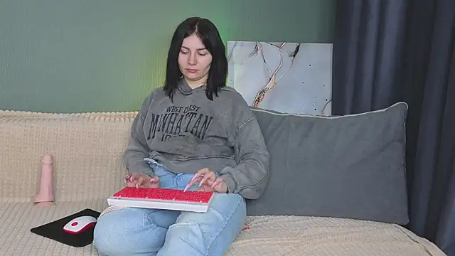 Charlotte Woods online show from 25, 9, 2025