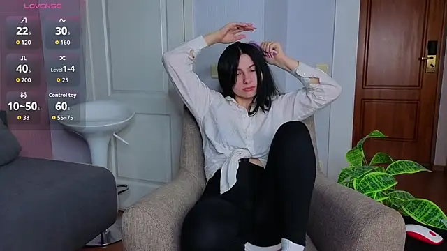 Charlotte Woods online show from 11, 11, 2025