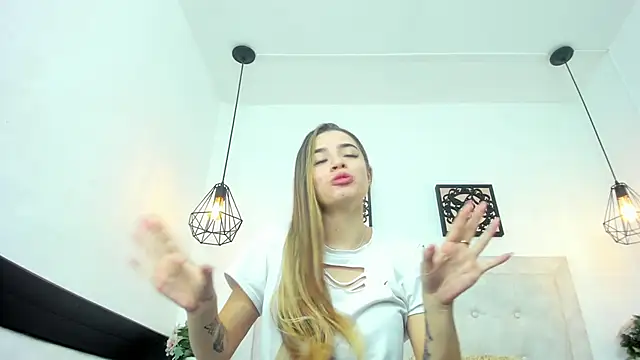 Lola Blondie online show from 10, 3, 2025