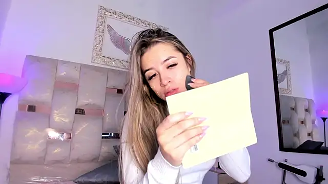 Lola Blondie online show from 5, 12, 2025