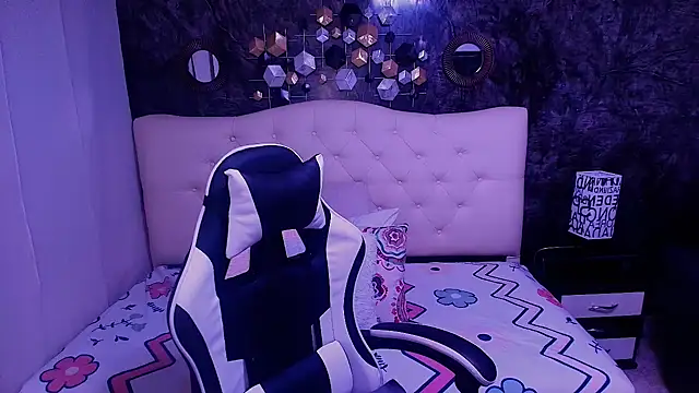  LiilyWong online show from 18, 9, 2025