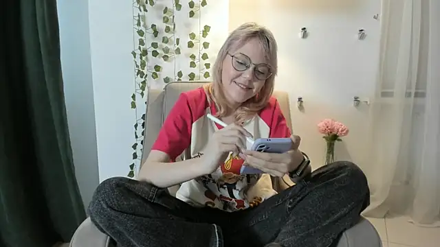 DarleneBeldon online show from 12, 3, 2025