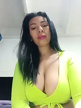 DaphneRosses online show from 6, 5, 2026