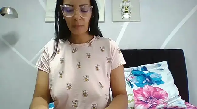 DaphneRosses online show from 19, 3, 2025