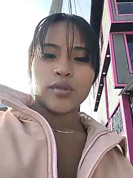 Snapshot of bella_warzon chatting on 19, 10, 2025 bella warzon online show from 19, 10, 2025