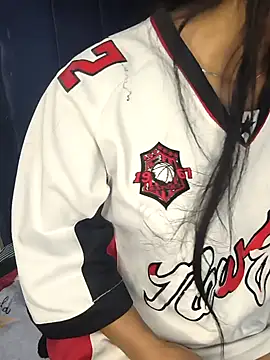 Snapshot of bella_warzon chatting on 18, 10, 2025 bella warzon online show from 18, 10, 2025