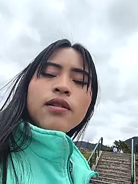 Snapshot of bella_warzon chatting on 17, 10, 2025 bella warzon online show from 17, 10, 2025